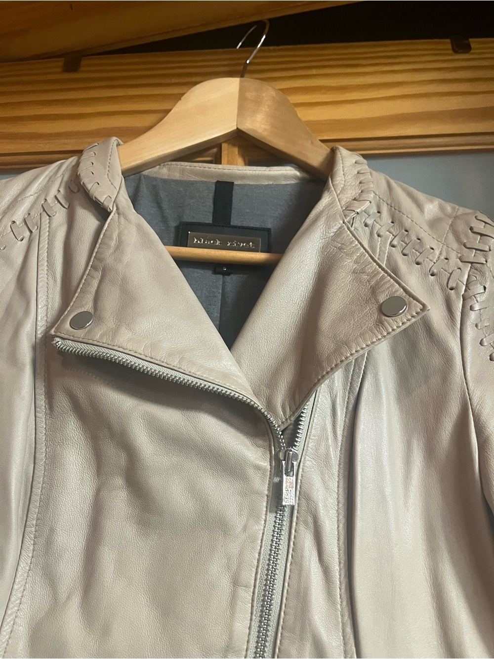Black Rivet asymmetrical leather moto biker jacket in light taupe - Picture 5 of 13